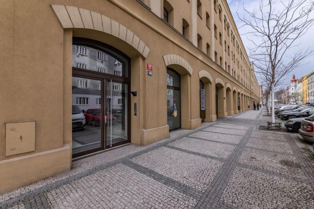 Modern Spacious Flat With A Terrace And A Parking Apartment Prague Exterior photo